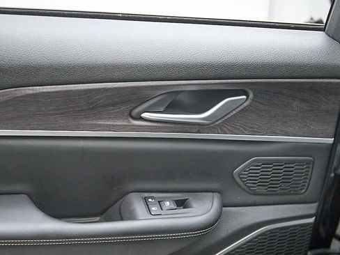 Used 2022 Jeep Grand Cherokee Limited image 22