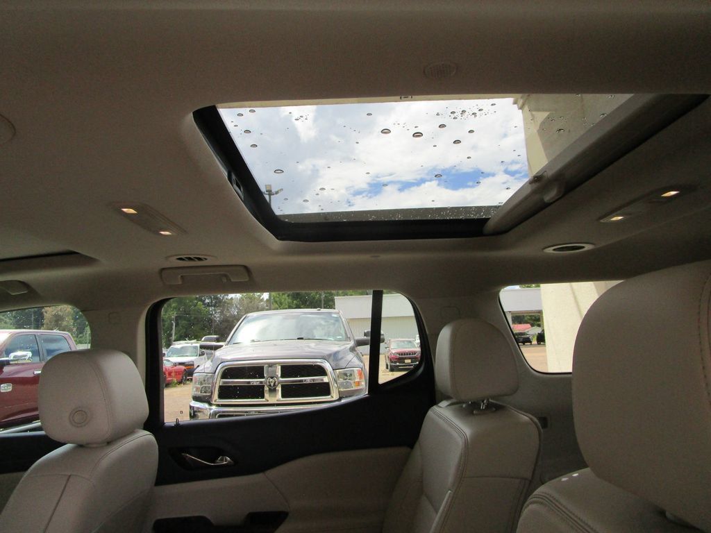 Used 2023 GMC Acadia Denali w/ Denali Ultimate Package FWD image 24