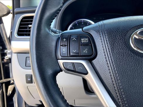 Used 2018 Toyota Highlander XLE FWD image 23