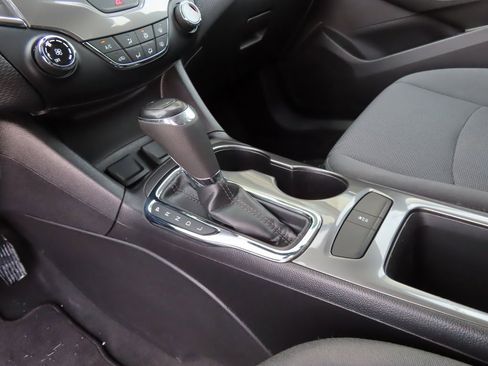 Certified 2018 Chevrolet Cruze LT image 14