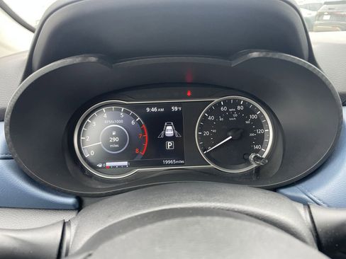 Used 2025 Nissan Versa SV image 38