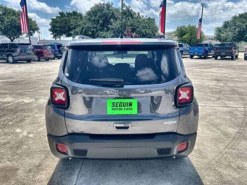 Used 2021 Jeep Renegade Latitude FWD image 31