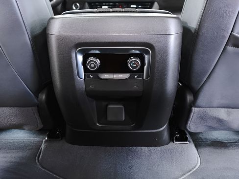 Used 2025 Chevrolet Tahoe High Country AWD/4WD image 30