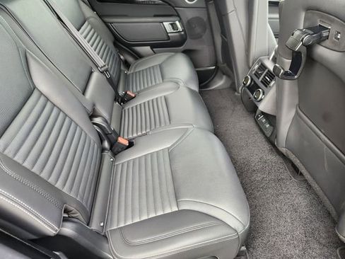 Used 2025 Land Rover Discovery S image 31