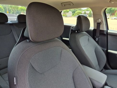 Used 2025 Kia K4 FWD image 32
