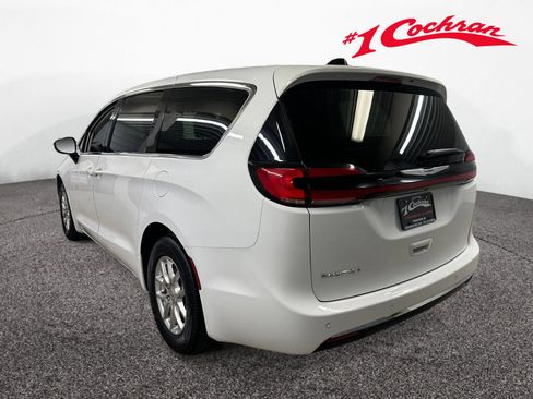 Used 2024 Chrysler Pacifica Touring-L FWD image 20