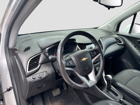 Used 2017 Chevrolet Trax LT w/ LT Convenience Package AWD/4WD image 9