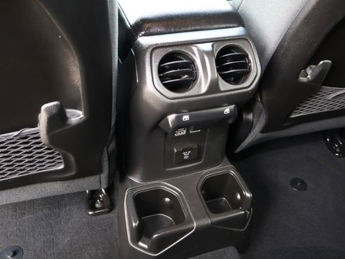 Used 2024 Jeep Wrangler Unlimited Rubicon w/ Technology Group image 12