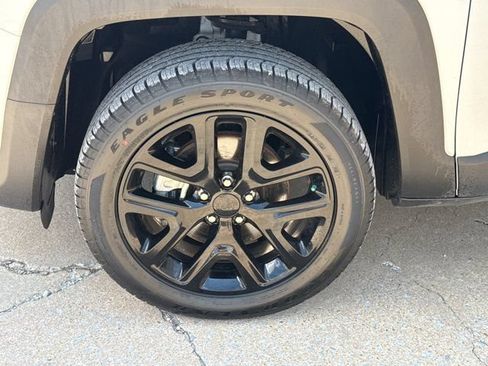 Used 2023 Jeep Renegade Altitude AWD/4WD image 11