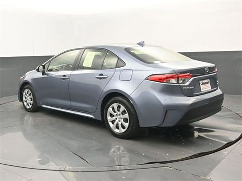 Used 2025 Toyota Corolla LE image 3
