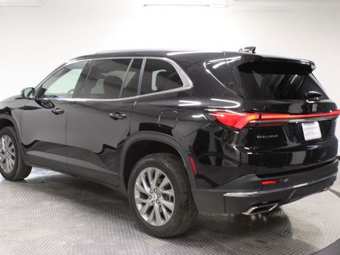 Used 2025 Buick Enclave Preferred image 3