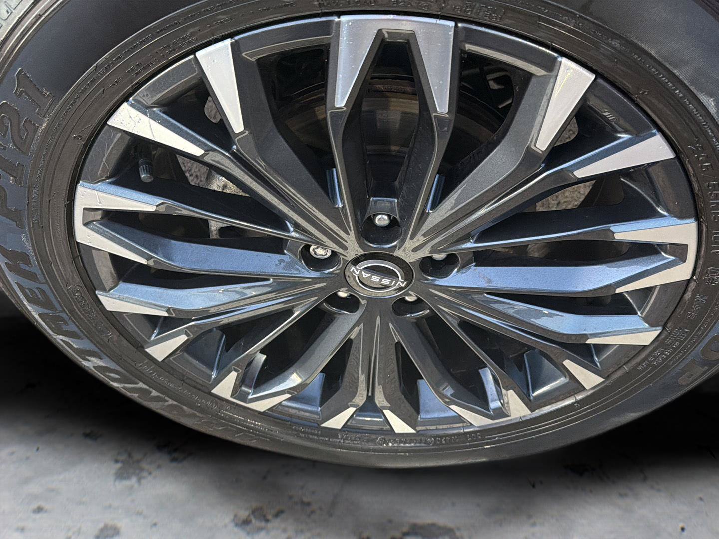Used 2024 Nissan Rogue Platinum w/ Platinum Premium Package AWD/4WD image 35
