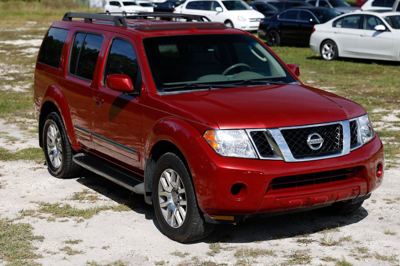 Used 2009 Nissan Pathfinder LE AWD/4WD image 15