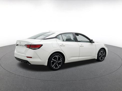 Used 2025 Nissan Sentra SV FWD image 9
