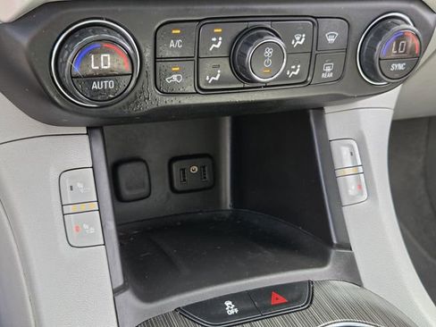 Used 2017 GMC Acadia SLT FWD image 24