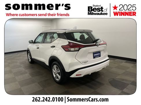 Used 2021 Nissan Kicks S image 3