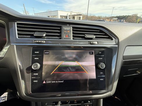 Used 2023 Volkswagen Tiguan SE R-Line image 23