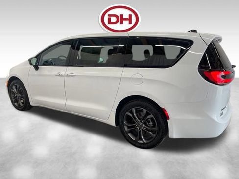 New 2026 Chrysler Pacifica Select image 5
