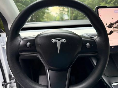 Used 2022 Tesla Model Y Long Range AWD/4WD image 36