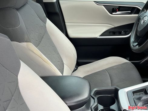 Certified 2020 Toyota RAV4 XLE w/ Convenience Package FWD image 14