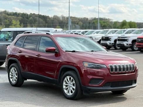 Used 2020 Jeep Cherokee Latitude w/ Cold Weather Group AWD/4WD image 33