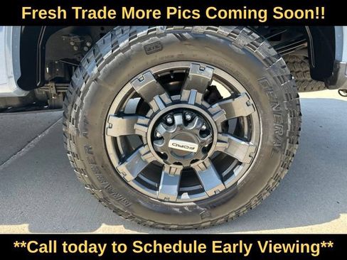 Used 2023 Ford F250 Lariat w/ Sport Appearance Package AWD/4WD image 4