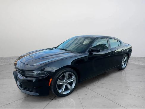 Used 2017 Dodge Charger R/T image 10