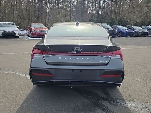 New 2026 Hyundai Elantra Limited image 17