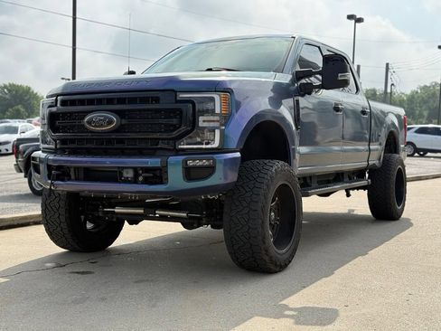 Used 2022 Ford F350 Lariat w/ Black Appearance Package AWD/4WD image 2