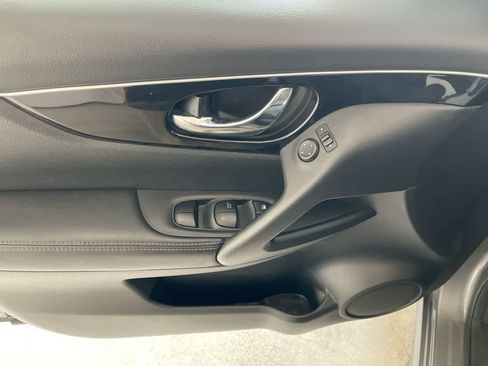 Used 2018 Nissan Rogue Sport SL AWD/4WD image 13
