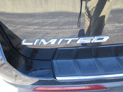 Used 2023 Ford Explorer Limited image 12