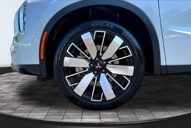 Used 2025 Mitsubishi Outlander SE FWD image 33