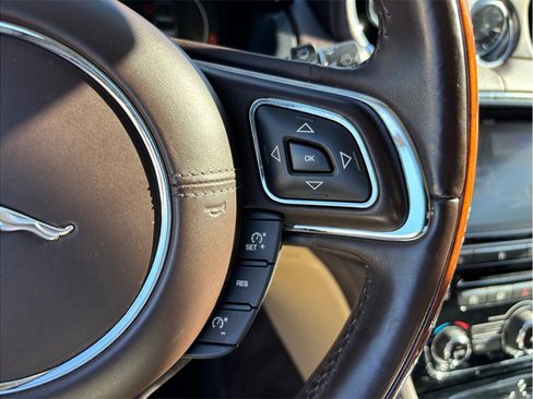 Used 2016 Jaguar XJ R-Sport image 30