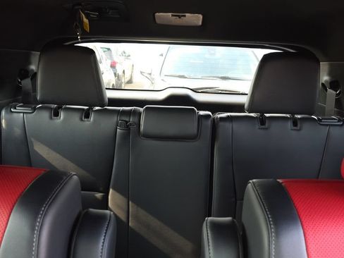 Used 2023 Toyota Highlander XSE FWD image 28