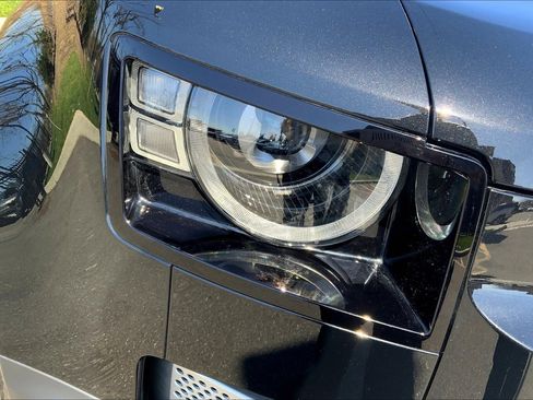 Used 2025 Land Rover Defender 110 S AWD/4WD image 27