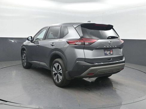 Used 2022 Nissan Rogue SV image 3