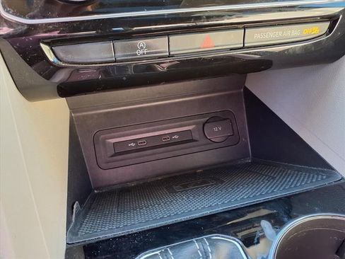 Used 2021 Volkswagen Atlas SEL Premium image 9