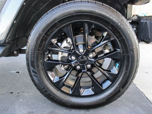 Used 2022 Jeep Wrangler Unlimited Sahara image 35