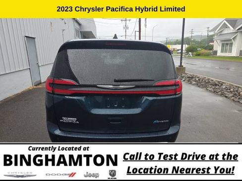 Used 2023 Chrysler Pacifica Limited FWD image 6