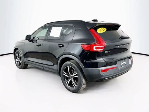 Used 2023 Volvo XC40 B5 Plus image 4