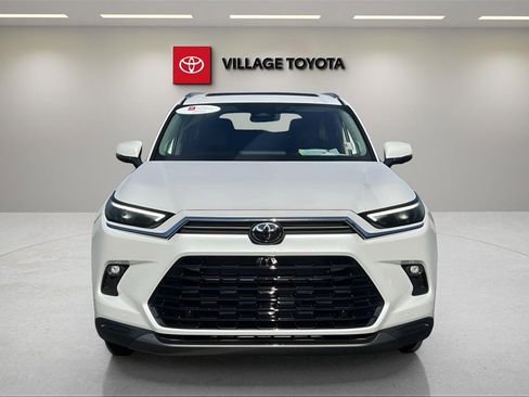 Used 2025 Toyota Grand Highlander FWD image 7