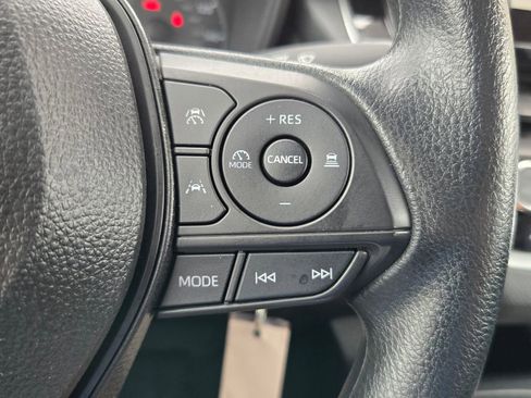 Used 2025 Toyota Corolla LE FWD image 21