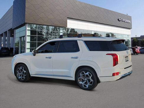 Used 2022 Hyundai Palisade Calligraphy w/ Winter Package FWD image 3