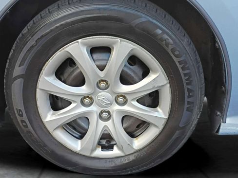 Used 2012 Hyundai Accent GLS image 47