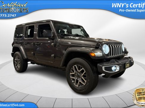 Used 2025 Jeep Wrangler Unlimited Sahara AWD/4WD image 3