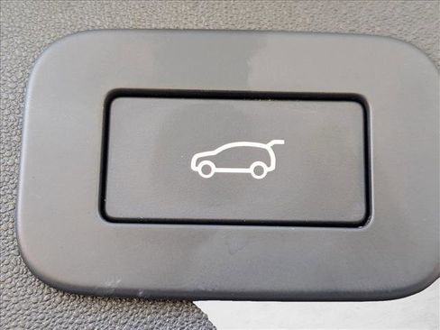 Used 2025 Land Rover Discovery Sport S AWD/4WD image 17