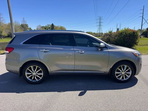 Used 2017 Kia Sorento SX image 3