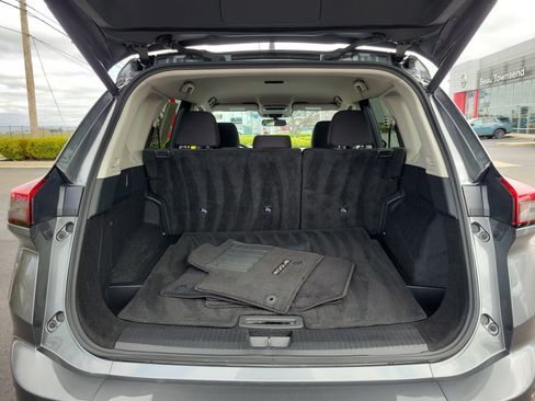 Used 2025 Nissan Rogue SV image 8