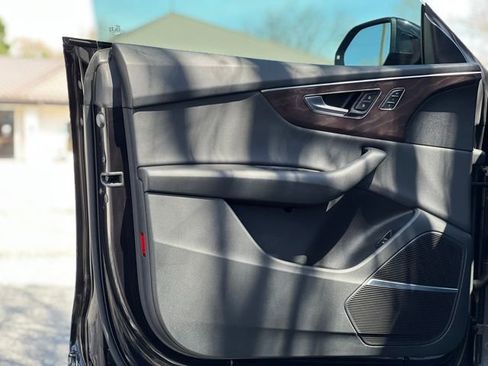 Used 2019 Audi Q8 Premium Plus w/ Premium Plus image 10