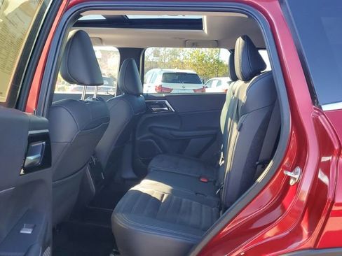 Used 2023 Mitsubishi Outlander 4WD Plug-In Hybrid image 13